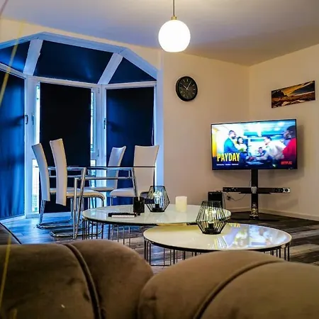 Zentrale In Modern Und Schick Apartment